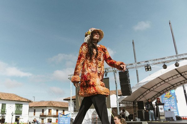 Must-Have Accessories to Elevate Your UK Business Casual Wardrobe